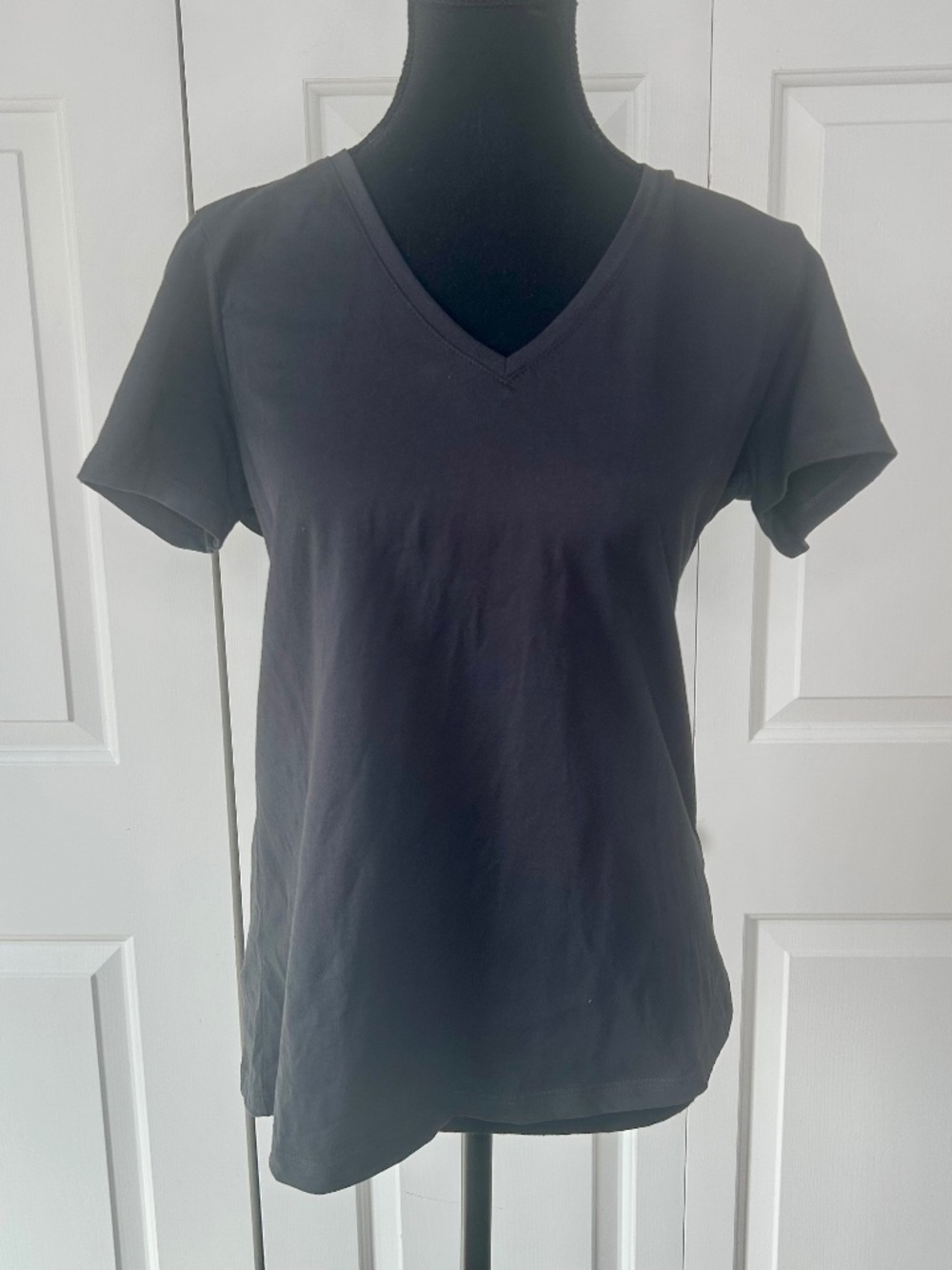 Denver Hayes Women's Short Sleeve Semi Fitted Supima V-Neck Cotton T-Shirt M